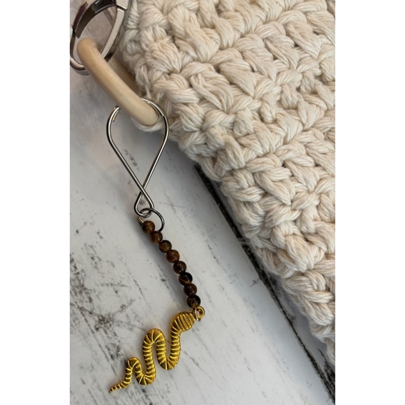 SoFi Art Women’s Handmade Crochet Snake Charm Crossbody Bag - Picture 7 of 8